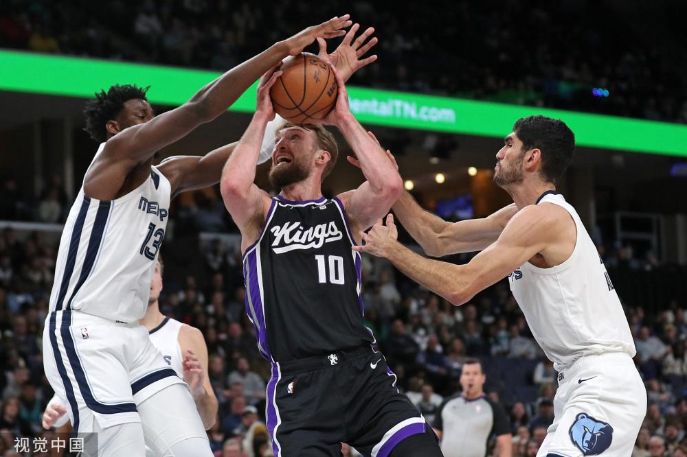 她在最新的 她在最新的